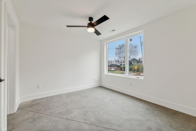 empty room featuring ceiling fan