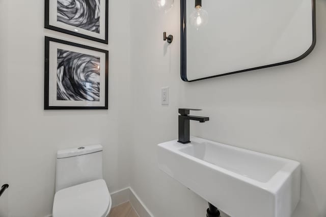 bathroom featuring toilet and sink