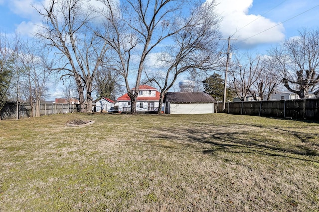 view of yard featuring a fire pit