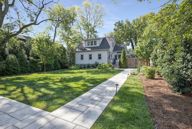 view of front of home featuring a front yard