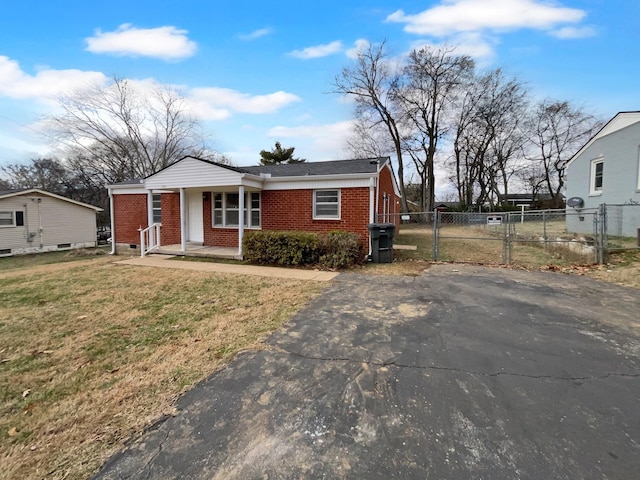 view of front of property with a front lawn