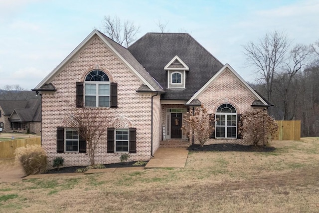 view of front of house featuring a front lawn