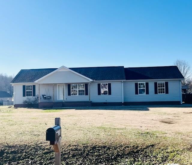 ranch-style home with a front yard