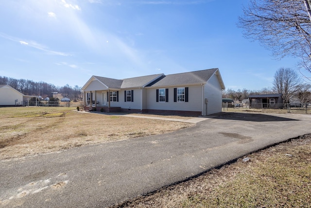 single story home with a front yard