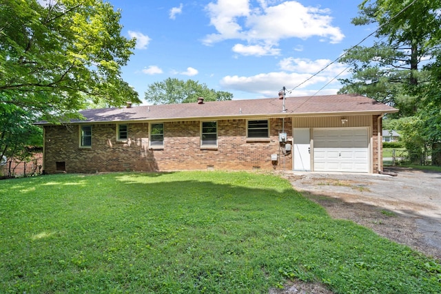 view of front facade with a garage and a front yard