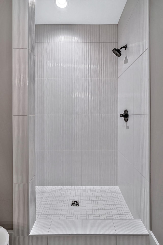 bathroom with a tile shower