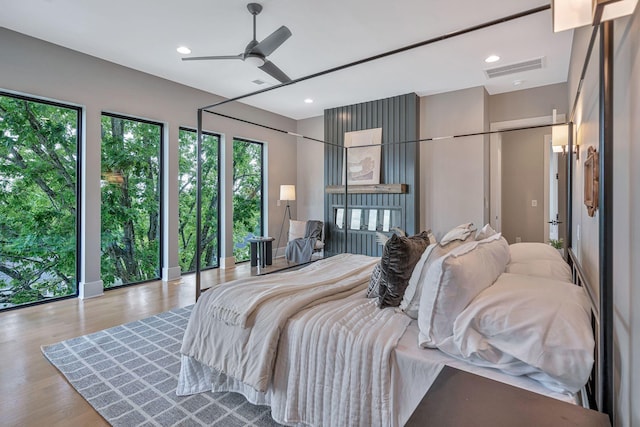 bedroom featuring ceiling fan, visible vents, wood finished floors, and recessed lighting