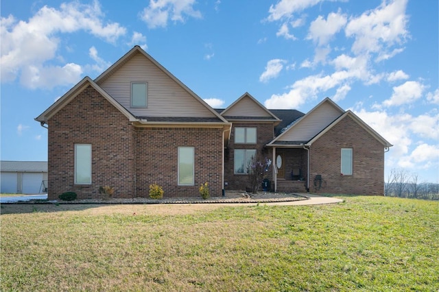 view of front of property featuring a front lawn