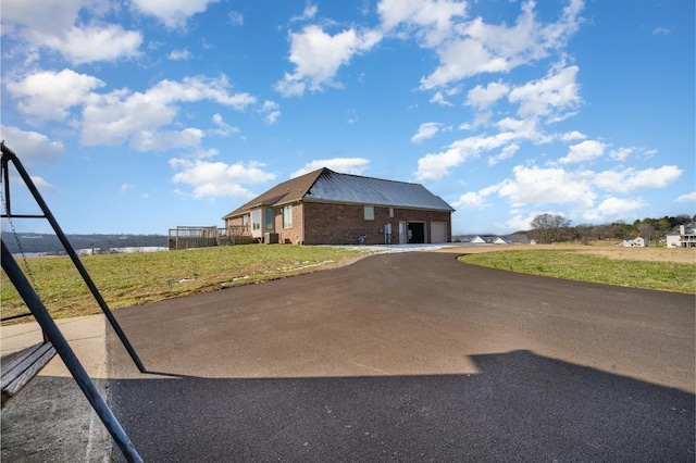 view of front of house with a front lawn and a garage