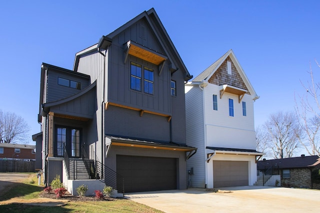 view of front facade featuring a garage