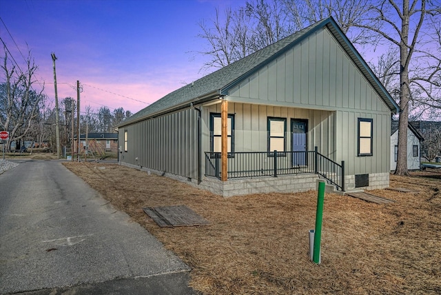 view of front facade featuring covered porch