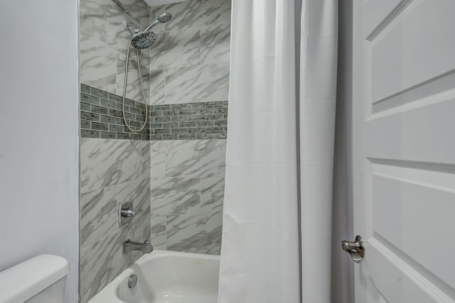 bathroom featuring toilet and shower / tub combo