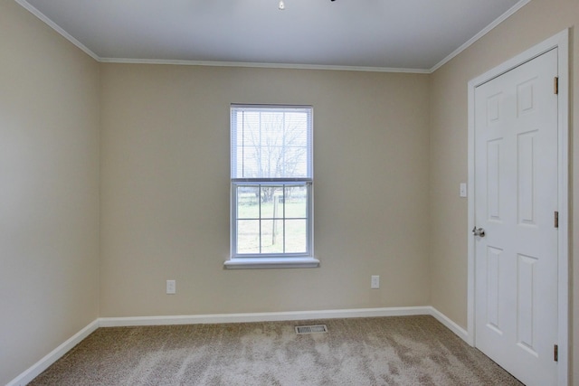 carpeted empty room with a wealth of natural light, visible vents, and baseboards