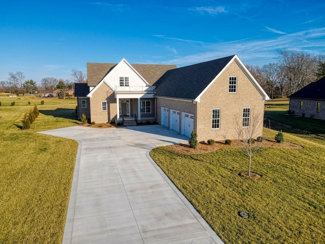 view of front of house featuring a front lawn