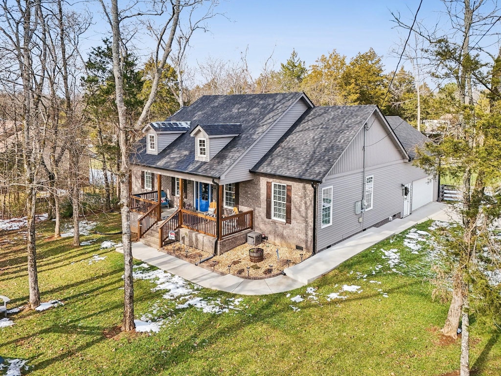 view of front of home featuring a front yard and a porch