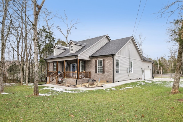 view of front facade featuring covered porch and a front yard