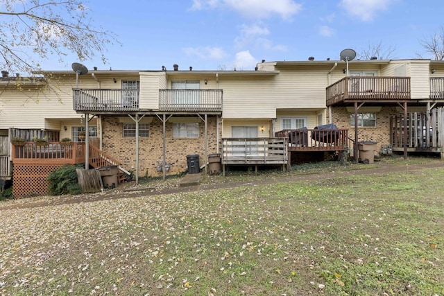 rear view of house featuring a lawn