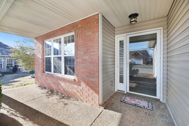 property entrance featuring a porch