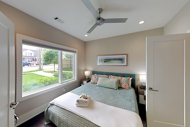 bedroom with ceiling fan