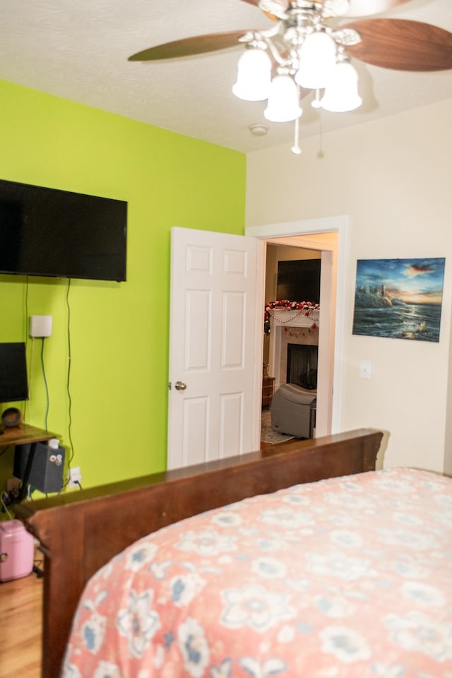 bedroom featuring ceiling fan