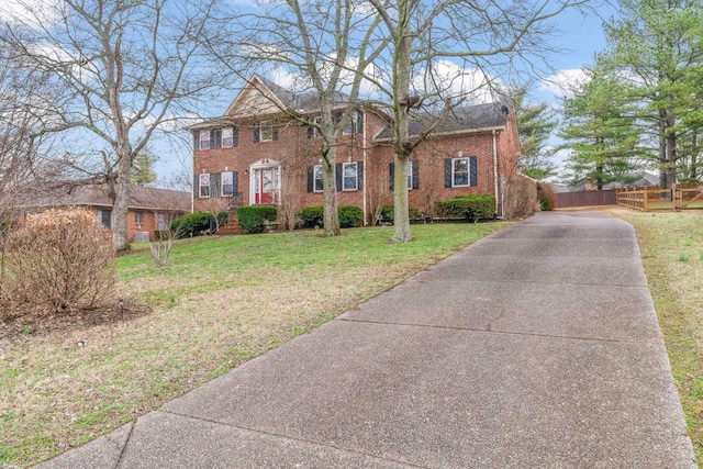 view of front facade featuring a front yard