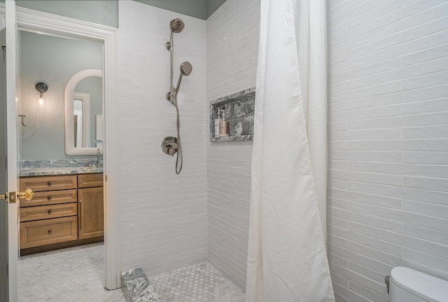 bathroom with a shower with curtain, toilet, and vanity