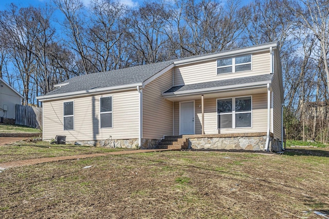 view of front of house featuring a front lawn