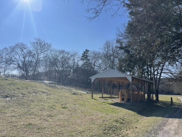 view of yard featuring a rural view