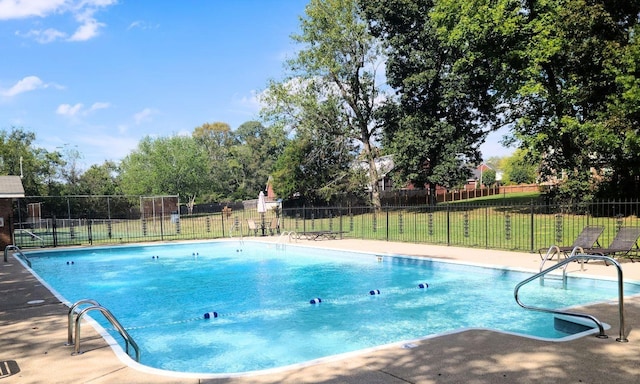 view of swimming pool