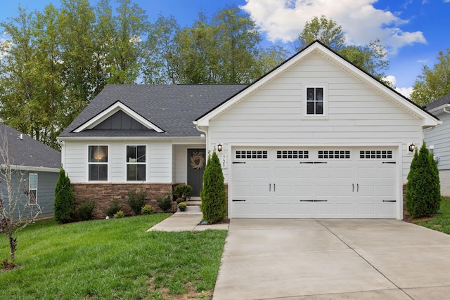 view of front facade with a front lawn