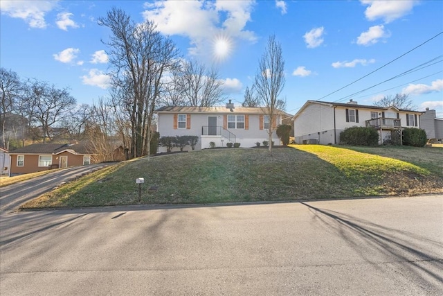 single story home with a front lawn