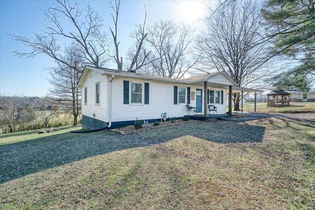 view of front facade featuring a porch and a front yard