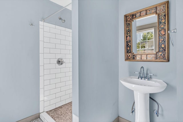 bathroom featuring sink and tiled shower