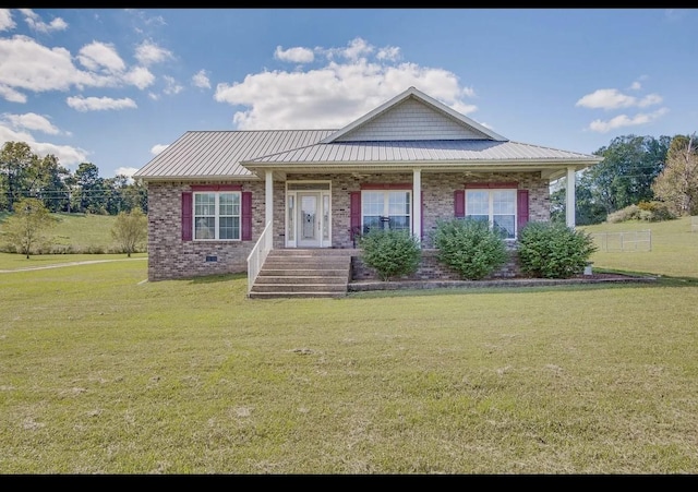 view of front of house featuring a front lawn