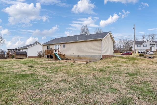 back of house featuring a lawn