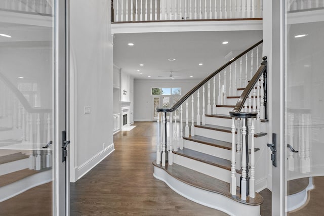 foyer featuring dark hardwood / wood-style flooring, ceiling fan, and crown molding