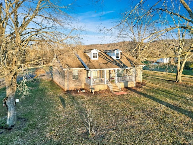 view of front of home featuring a front yard and covered porch