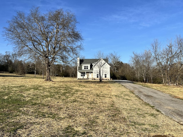 view of front facade with covered porch and a front lawn