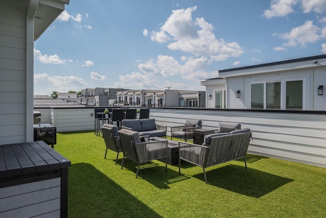 view of yard featuring an outdoor living space