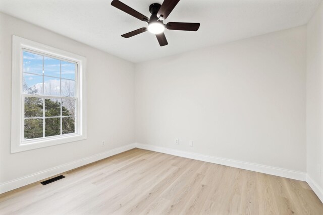 unfurnished room featuring light hardwood / wood-style flooring and ceiling fan