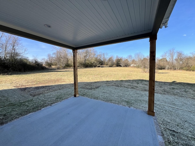 view of yard featuring a patio area