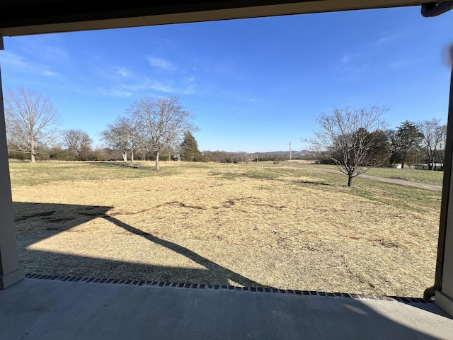 view of yard featuring a rural view