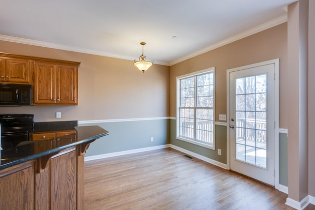 kitchen with ornamental molding, black appliances, decorative light fixtures, and light wood-type flooring