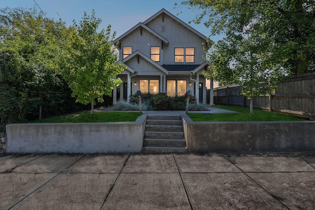 view of front facade with a front lawn