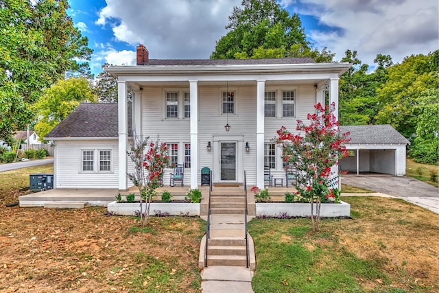 view of front of house featuring covered porch and a front lawn