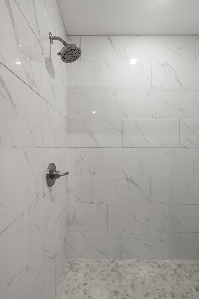 bathroom featuring tiled shower