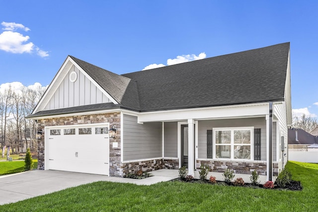 view of front of home featuring a garage and a front yard