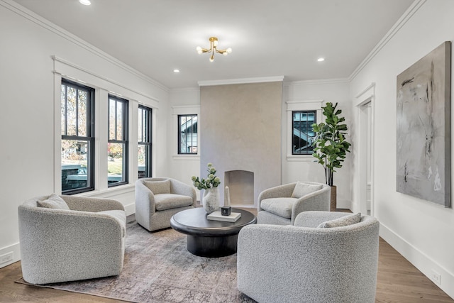 living room featuring hardwood / wood-style floors, an inviting chandelier, and crown molding