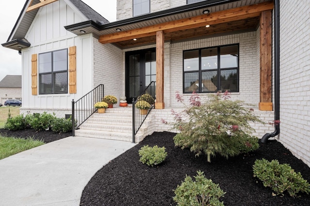 property entrance with covered porch