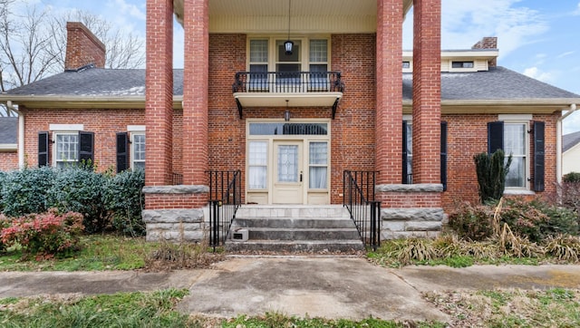 view of front of home with a balcony